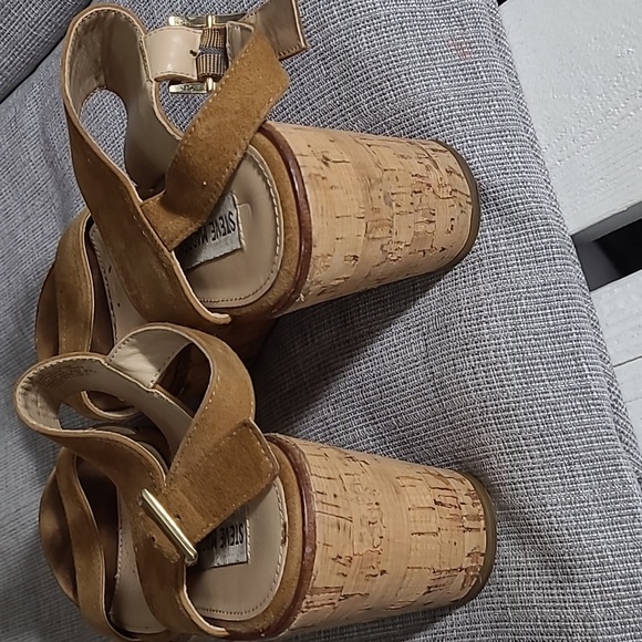 STEVE MADDEN SUEDE CORK PLATFORM WEDGES - Picture 4 of 6